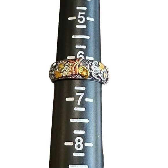 Brand New!!  Size 6 1/4 ring with floral and dragonfly details - Picture 4 of 4
